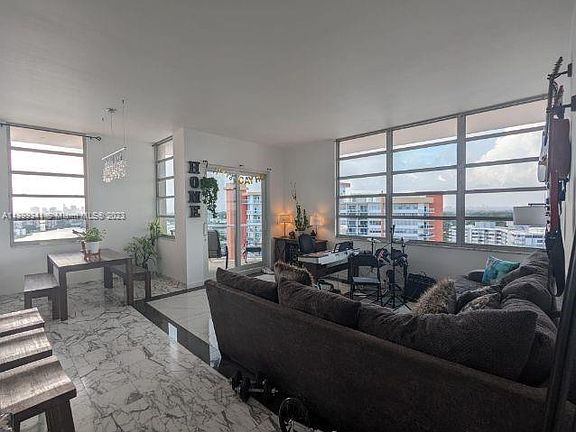 3rd image of 1301 Miami Gardens Dr APT 1715W