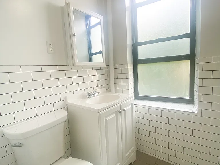 15711 Sanford Ave #C9 — Photo 9