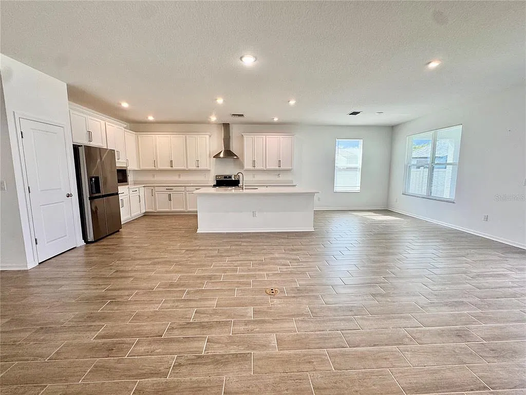 4 bed, 2.0 bath, 2004 sqft, $2,150 — Photo 3