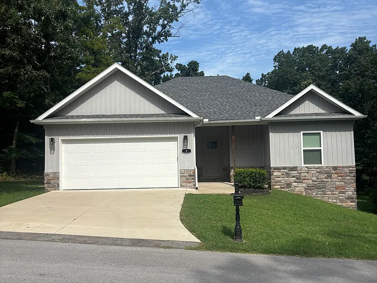 5 Stonehaven Dr — Photo 1
