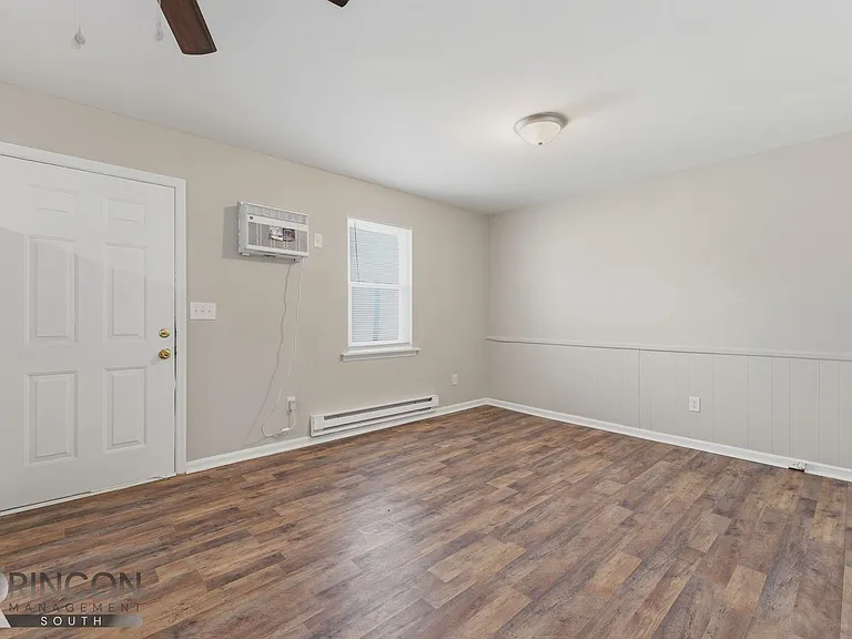 4025-4031 Bamberg Ave — Photo 12
