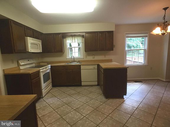 3rd image of 11882 Catoctin Dr