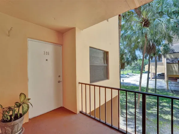 400 Commodore Drive #210, Plantation, FL 33325
