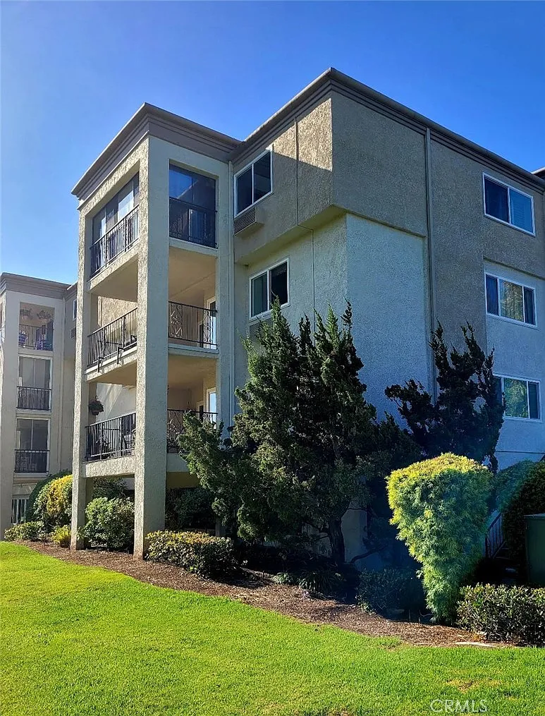 2 bed, 1260 sqft, $3,200 — Photo 2