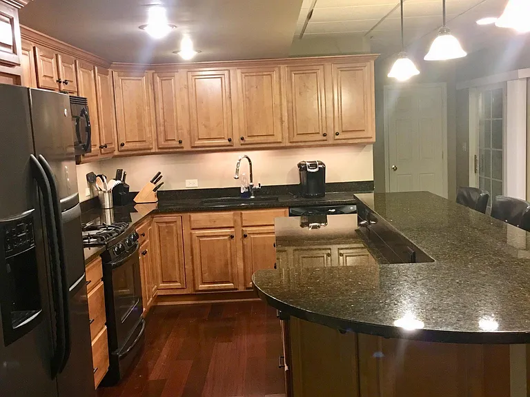 1009 Lakeside Dr — Photo 7