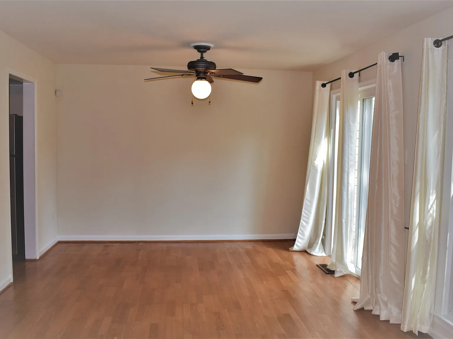 Charming 4BR TH for Rent — Photo 4