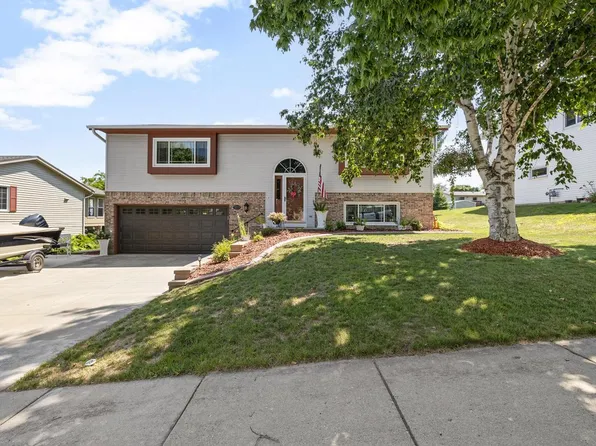 3217 Squire LANE, West Bend, WI 53090