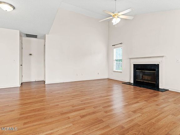 5th image of 915 Turgotine Ln