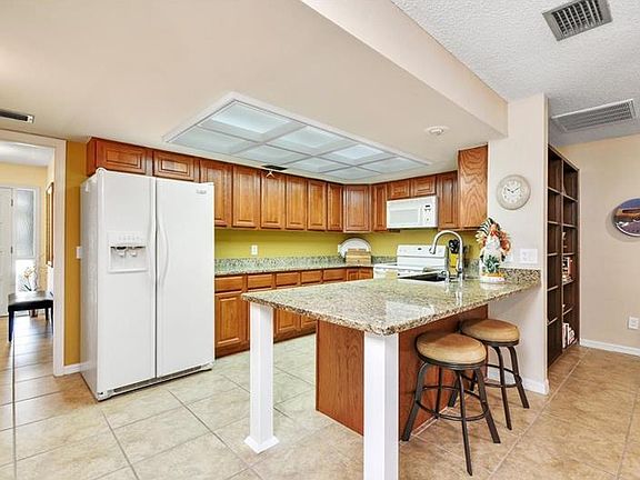5th image of 946 Gran Paseo Dr