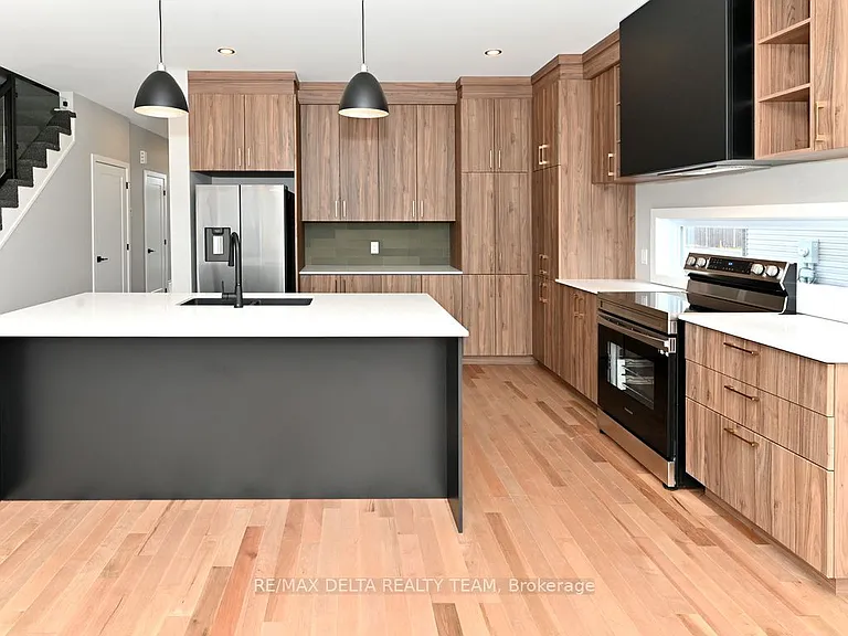 463 Denis St — Photo 7