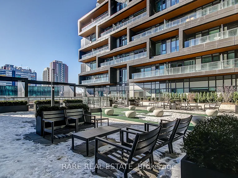 1285 Dupont St #1305 — Photo 33