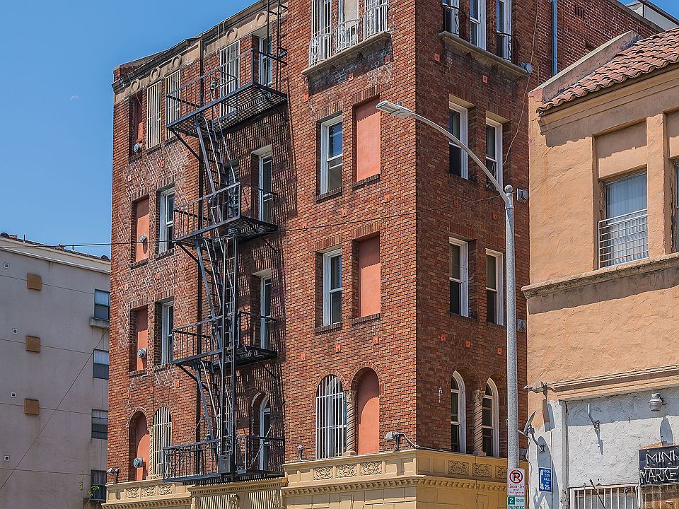 Carondelet Apartment Building