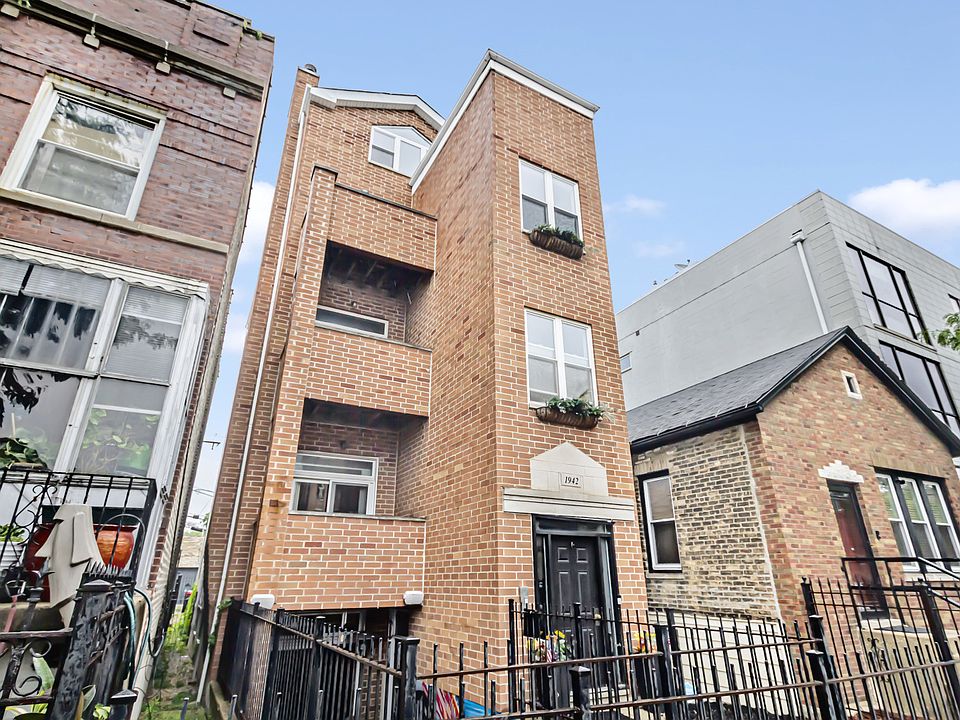 1st image of 1942 W Armitage Ave #3