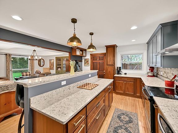 5th image of 2500 W Hemlock ROAD