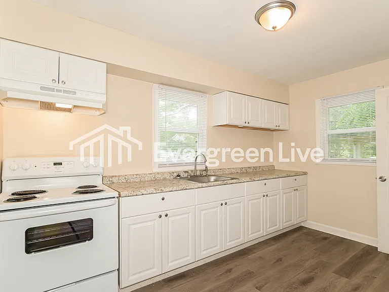 2210 Wallis Ave — Photo 10