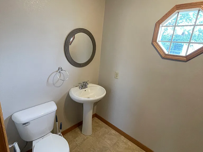 127 E Main St — Photo 7