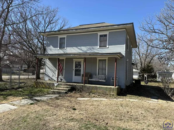 121 Sycamore St, Cottonwood Falls, KS 66845