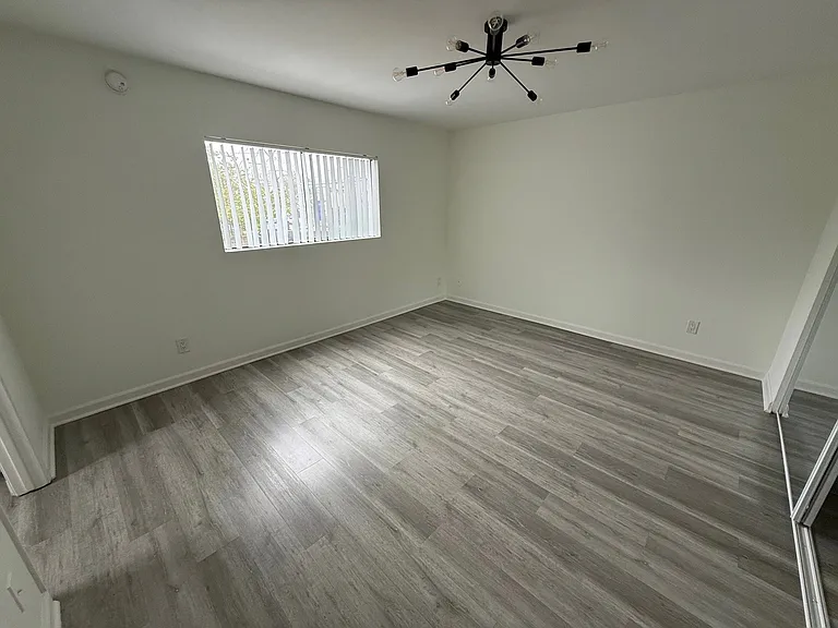 412 N Venice Blvd #B — Photo 17