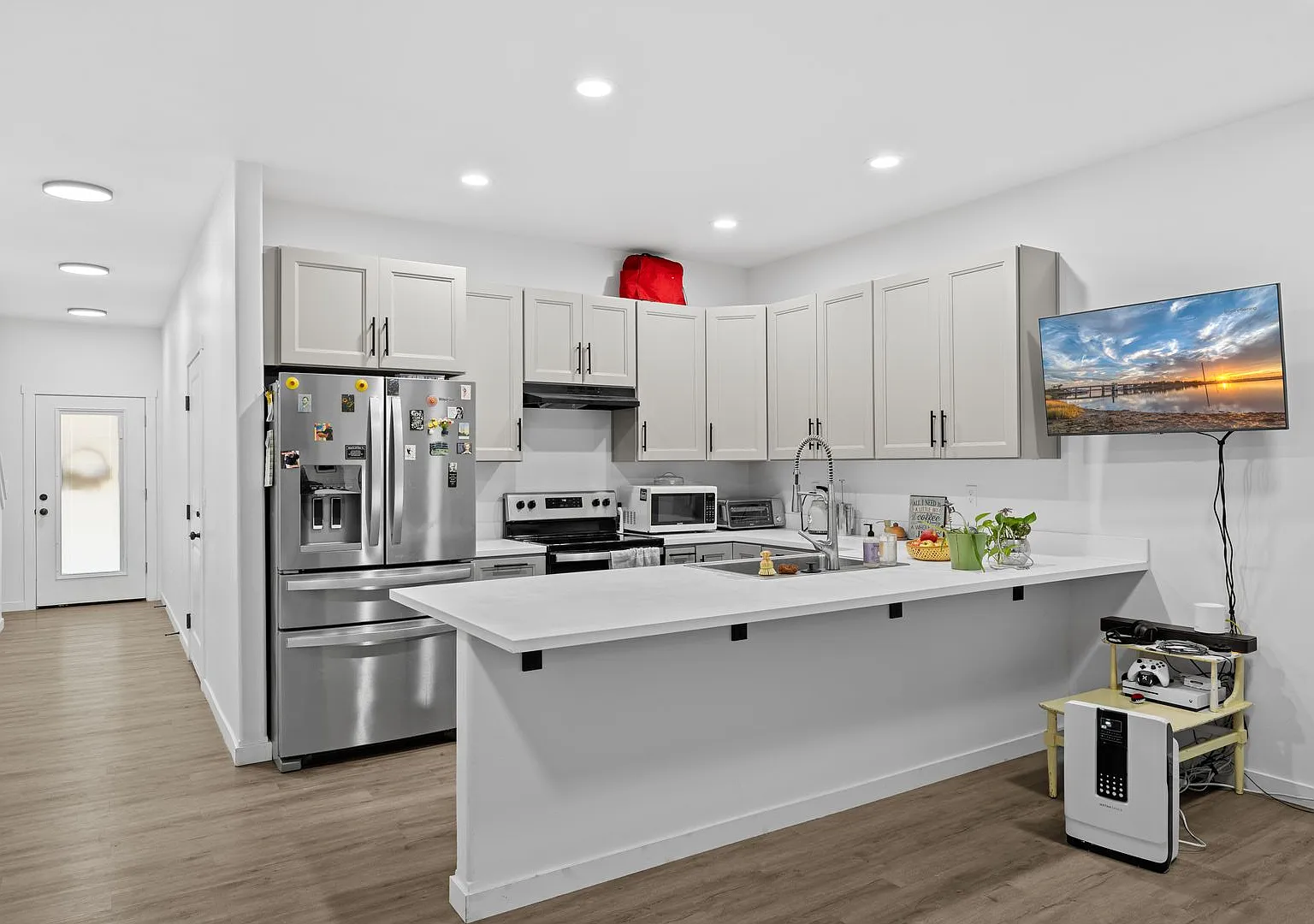 Sutherlin 3 Bedroom Townhouse! — Photo 3