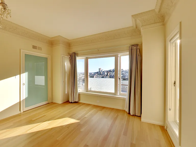 2090 Green Street (003r) — Photo 25