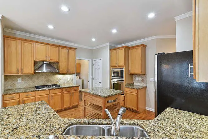 330 Winherst Ln — Photo 6