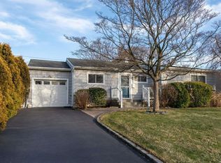 34 Gerhard Rd, Plainview, NY 11803