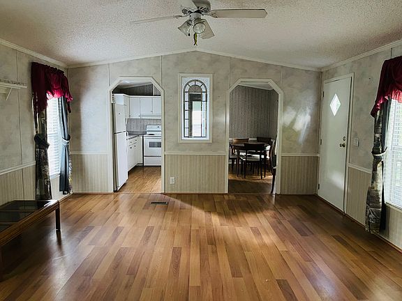 4th image of 251 Orchard Blvd