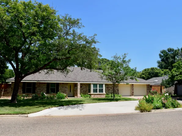 208 Navasota Dr, Plainview, TX 79072