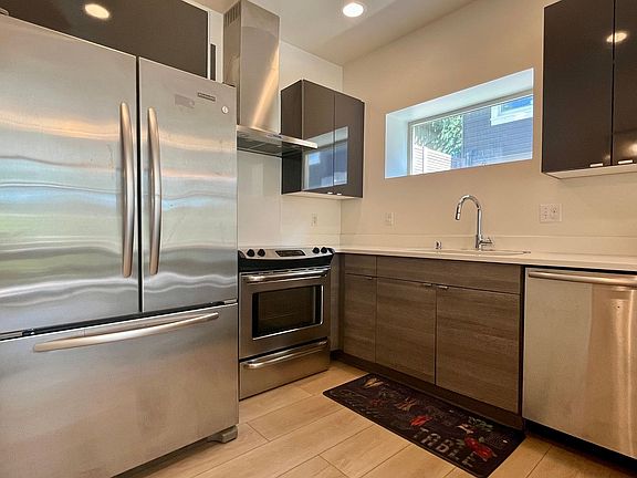 5th image of 2516 S Dearborn St