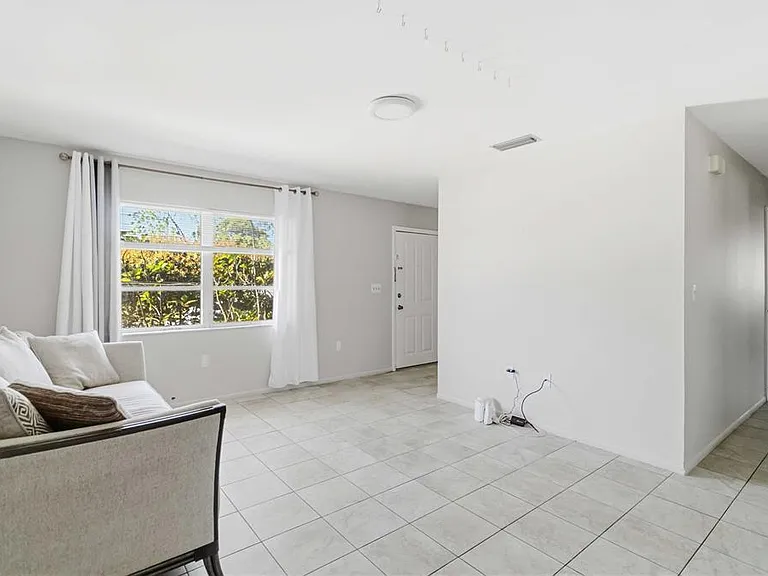 308 Lantana Ave — Photo 4