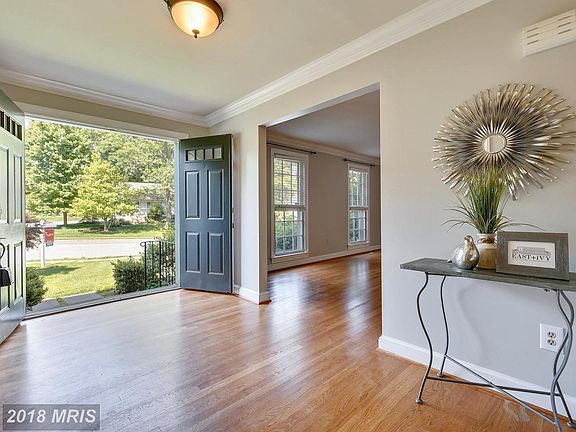 3rd image of 3719 Ivanhoe Ln