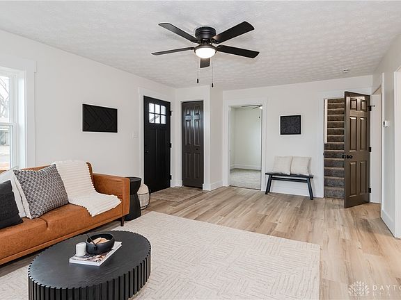 4th image of 104 Frahn Ave