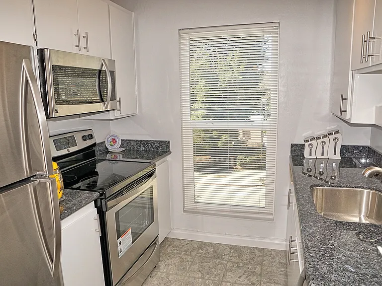 150 Pearl St #101 — Photo 5