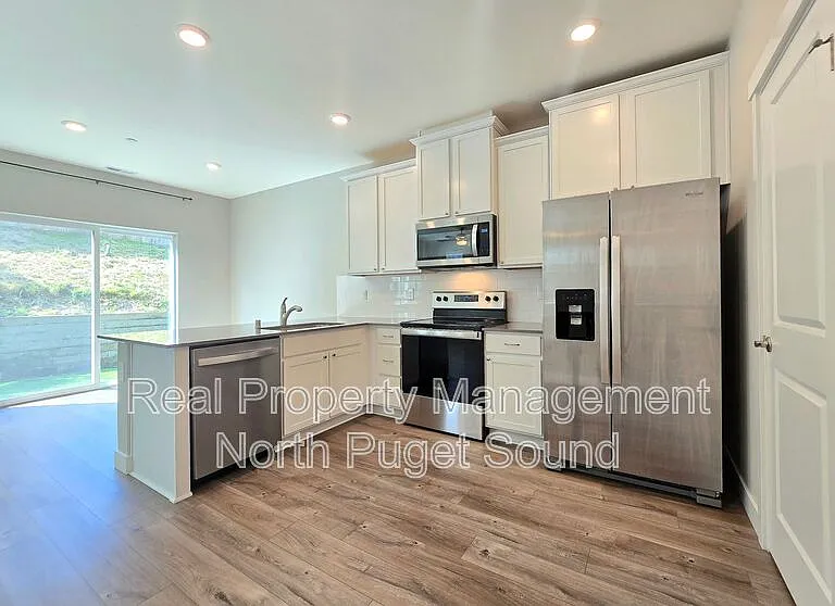8303 Gilman Way — Photo 9