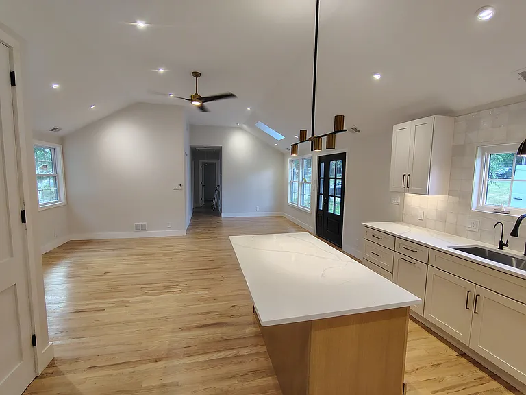 14 East Ave — Photo 2