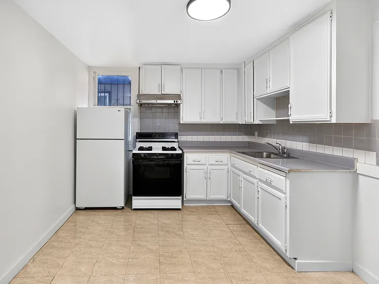 811 W Grand Ave #A — Photo 24