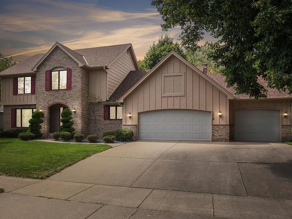 1st image of 1318 W Royal Oaks Dr