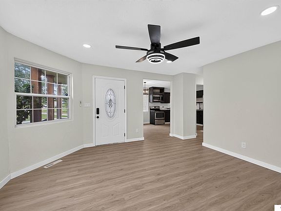 3rd image of 3338 Manderson St