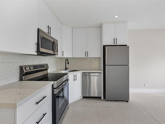 3rd image of 5420 Hollywood Blvd APT 209