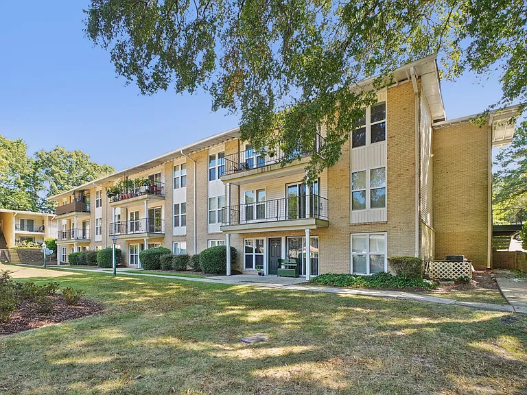 Spanish Trace Apartments — Photo 18