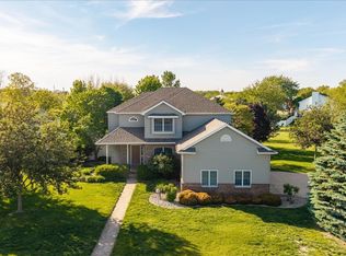 102 Meadowland Dr, Lexington, IL 61753
