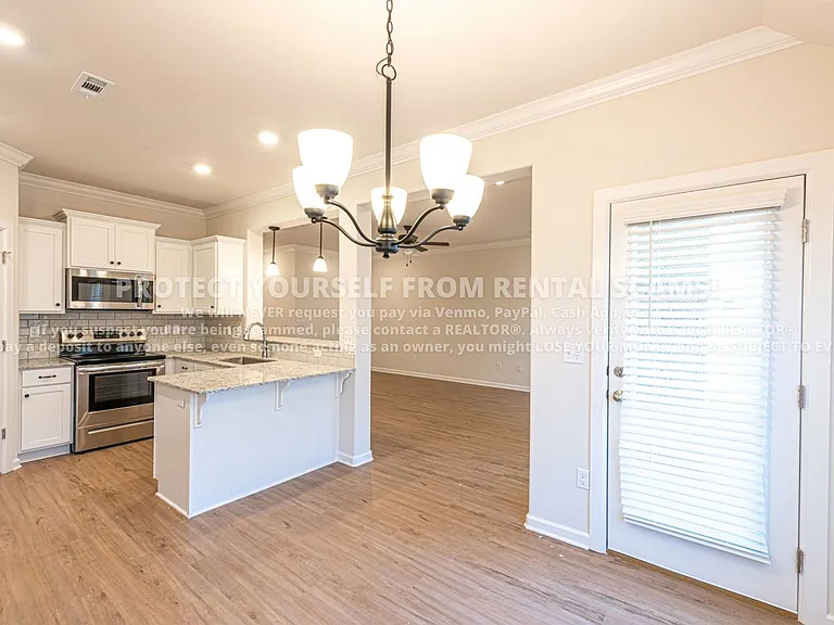 410 Coconut Ln — Photo 5