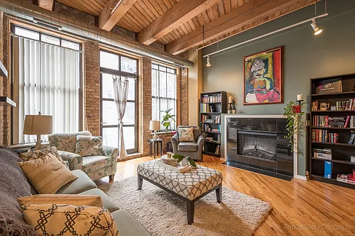 1040 W Adams St #309 Photo 1