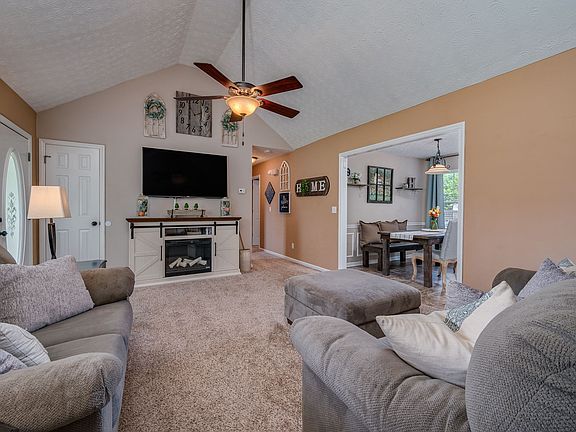 4th image of 3015 Redwood Dr