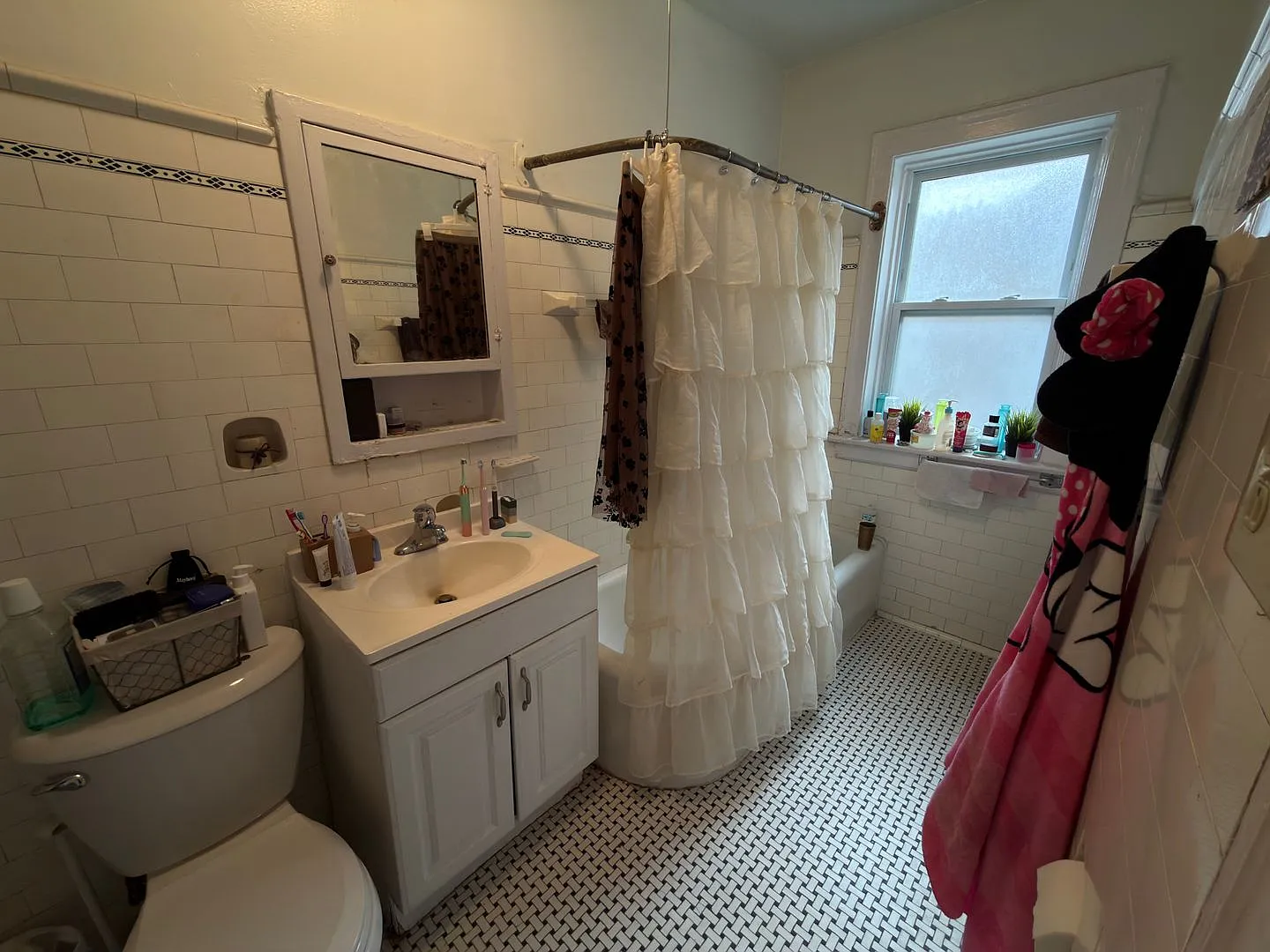 3 bed, 1750 sqft, $2,200 — Photo 4