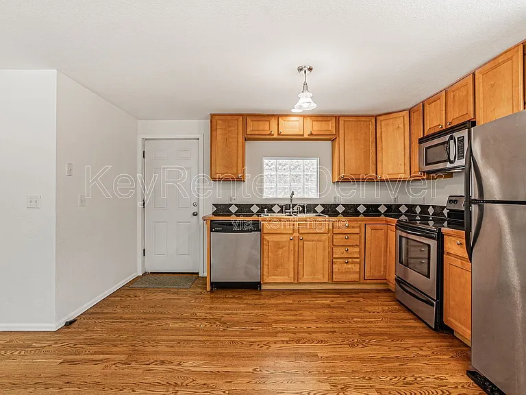 3713 Wolff St — Photo 7
