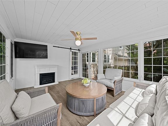3rd image of 3025 Torrington Rd