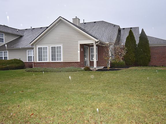 2nd image of 23 Greenhedge Cir