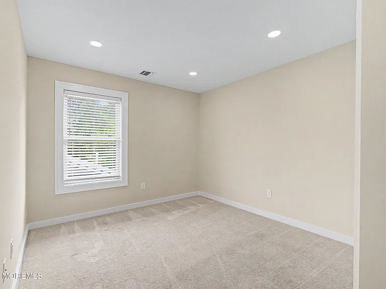 152 Center Ave — Photo 8
