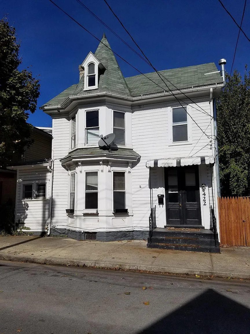 422 W John St photo 1
